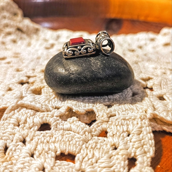 Stamped Sterling Silver 925 Red Coral Stone Open Scrollwork Cutout Slide Pendant - Picture 8 of 12